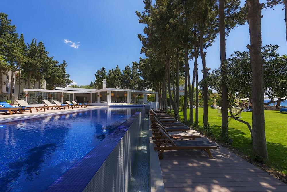 Liv Hotel By Bellazure Акьярлар Экстерьер фото