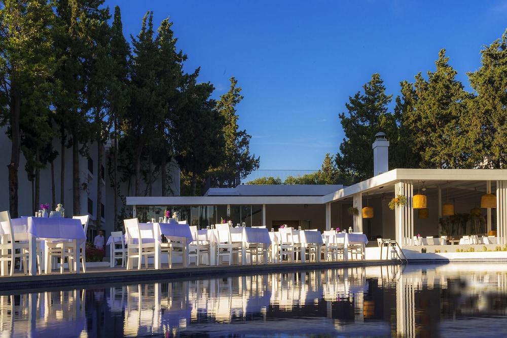 Liv Hotel By Bellazure Акьярлар Экстерьер фото