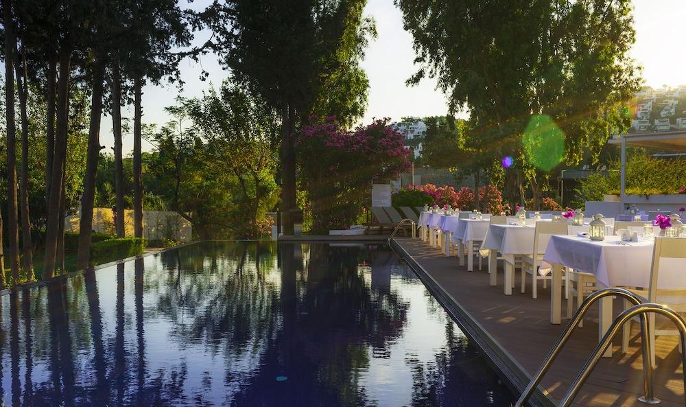 Liv Hotel By Bellazure Акьярлар Экстерьер фото
