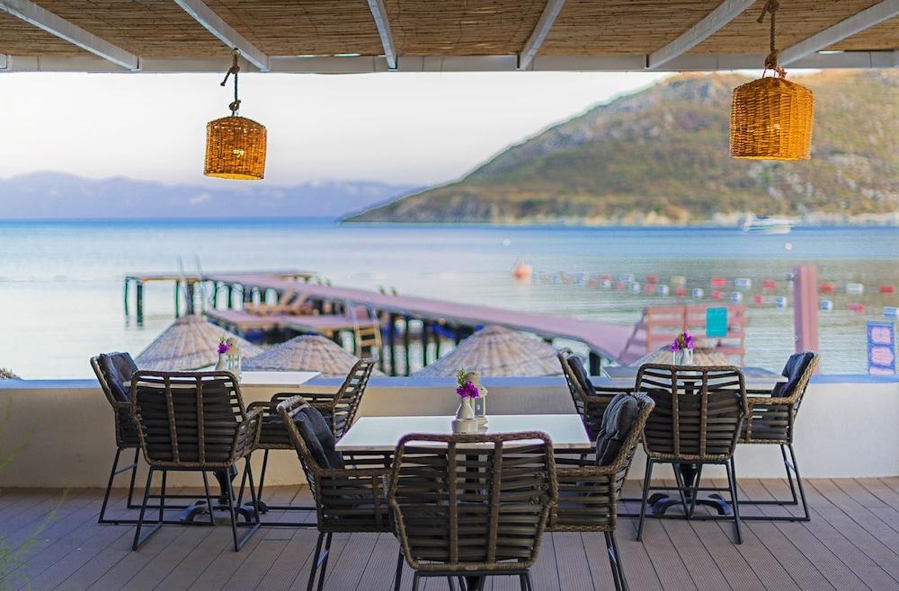 Liv Hotel By Bellazure Акьярлар Экстерьер фото